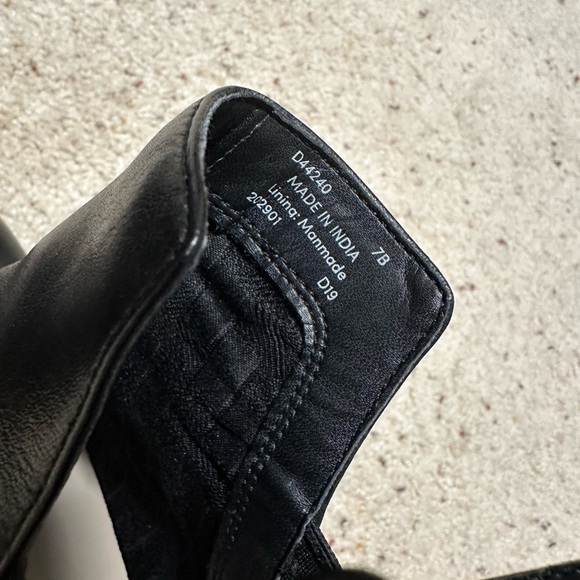 Cole Haan Women's Abbot Ankle Boot size 7B - Picture 6 of 8
